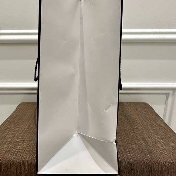 Authentic CHANEL gift bag with gift box - Picture 9 of 11